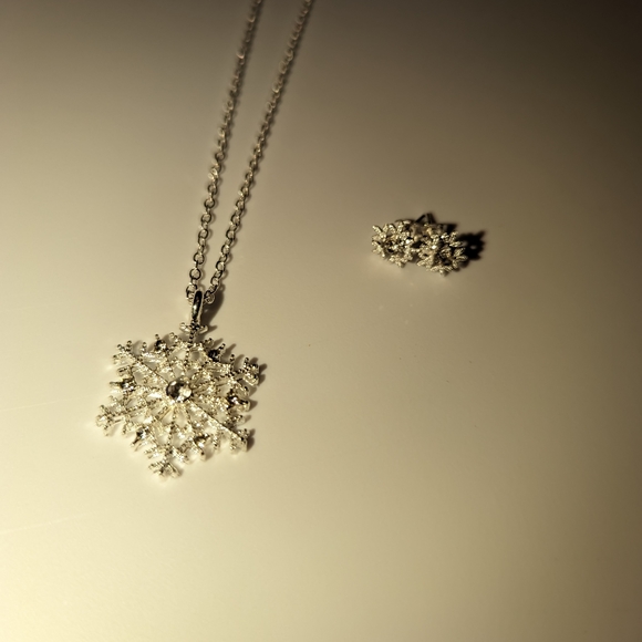 3pcs/set Fashion Christmas Silver Snowflake Necklace Stud Earrings - Picture 6 of 15